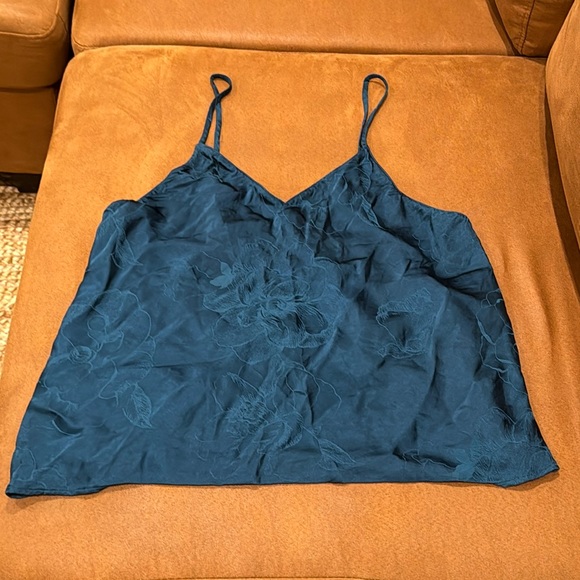 Victoria's Secret blue silky cami top open back - Picture 2 of 4